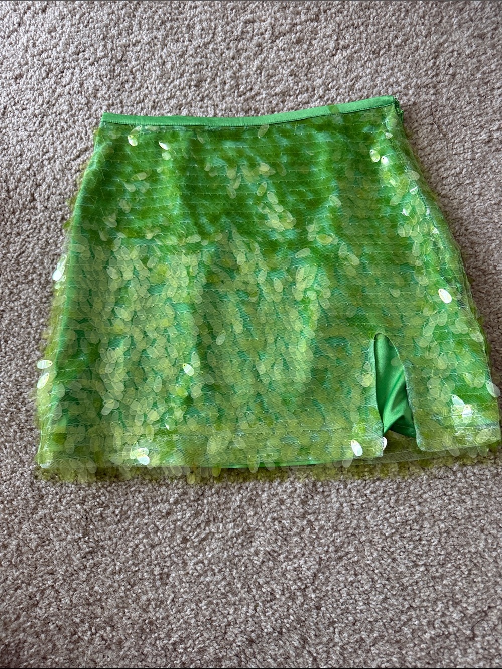 NWT Urban Outfitters Women’s Lime Green Sequin Mini Skirt with Front Slit Small